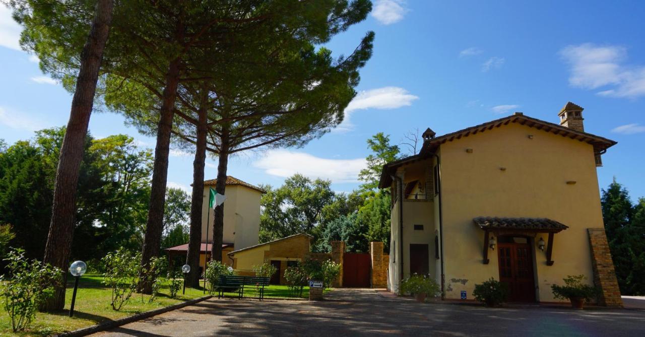 אסיסי Hotel La Torretta מראה חיצוני תמונה