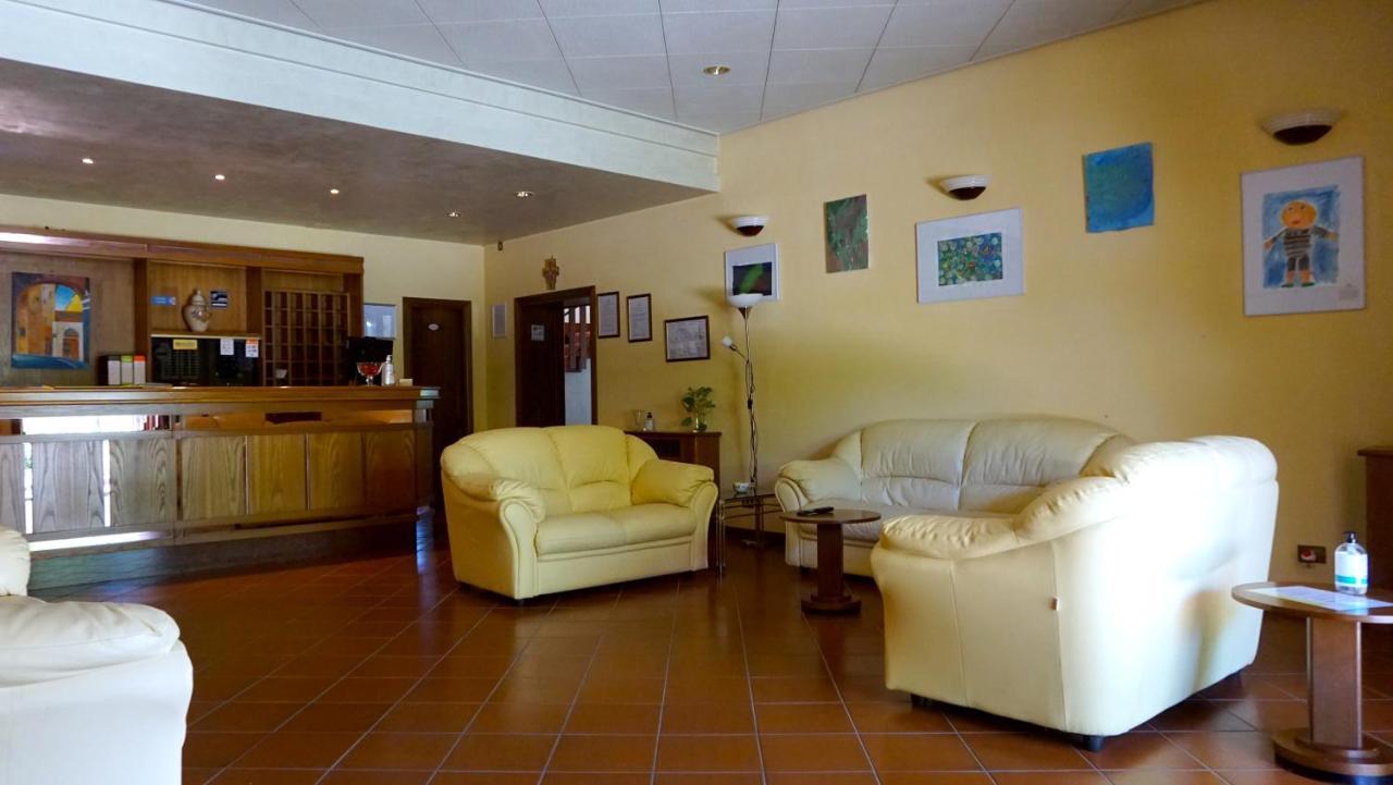 אסיסי Hotel La Torretta מראה חיצוני תמונה