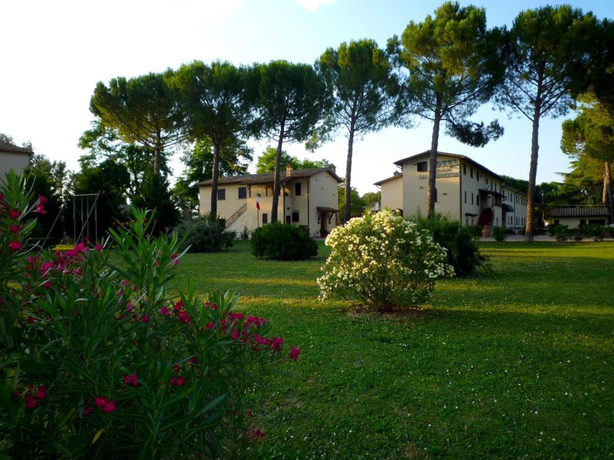 אסיסי Hotel La Torretta מראה חיצוני תמונה