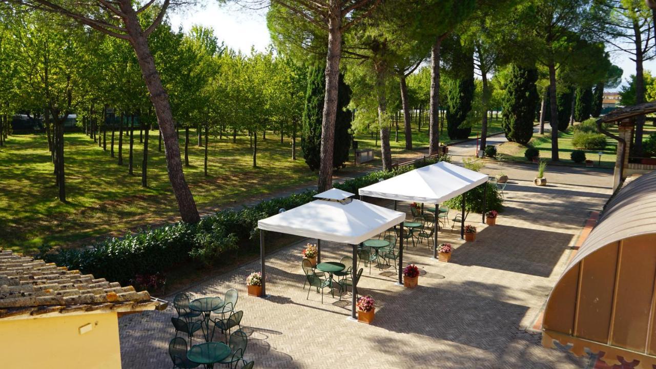 אסיסי Hotel La Torretta מראה חיצוני תמונה