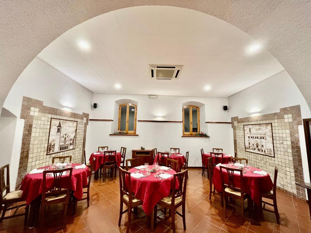 אסיסי Hotel La Torretta מראה חיצוני תמונה