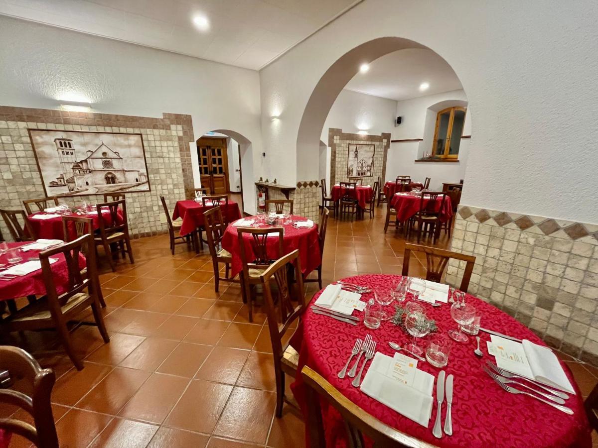 אסיסי Hotel La Torretta מראה חיצוני תמונה