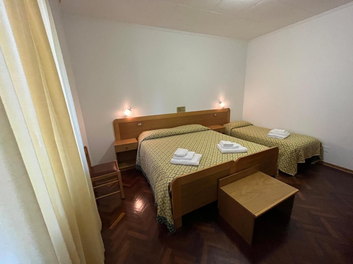 אסיסי Hotel La Torretta מראה חיצוני תמונה