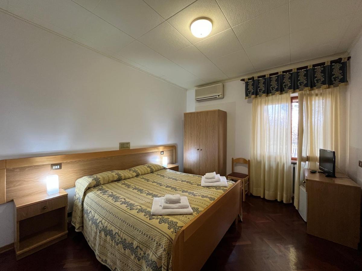 אסיסי Hotel La Torretta מראה חיצוני תמונה