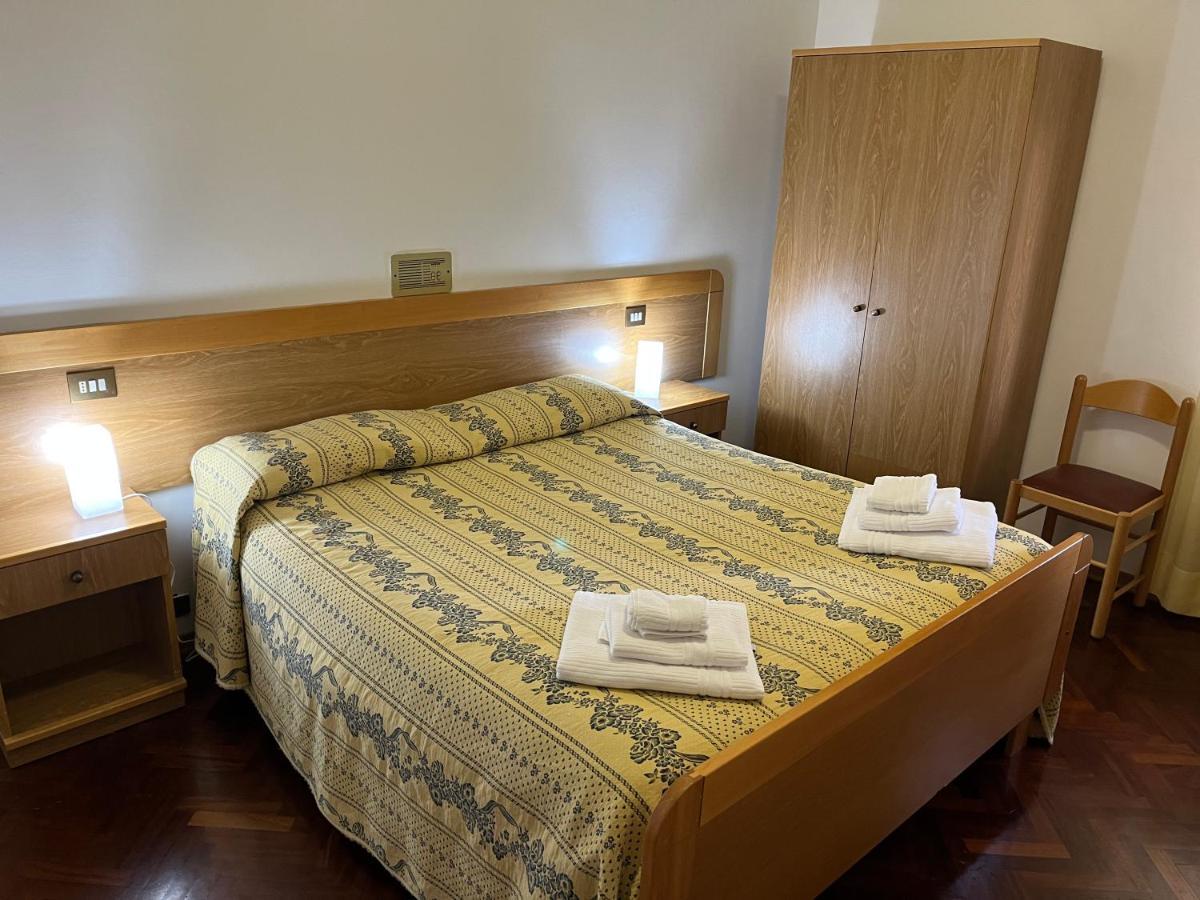 אסיסי Hotel La Torretta מראה חיצוני תמונה