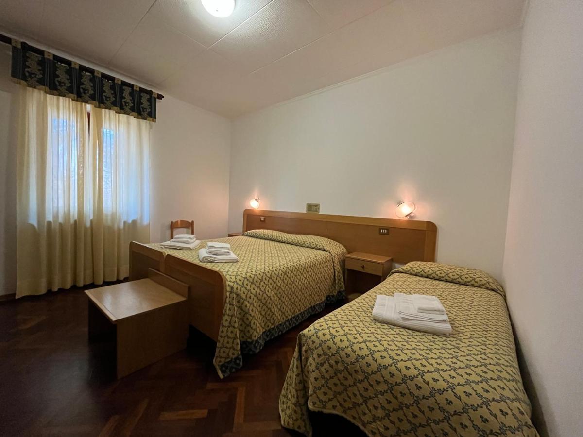 אסיסי Hotel La Torretta מראה חיצוני תמונה