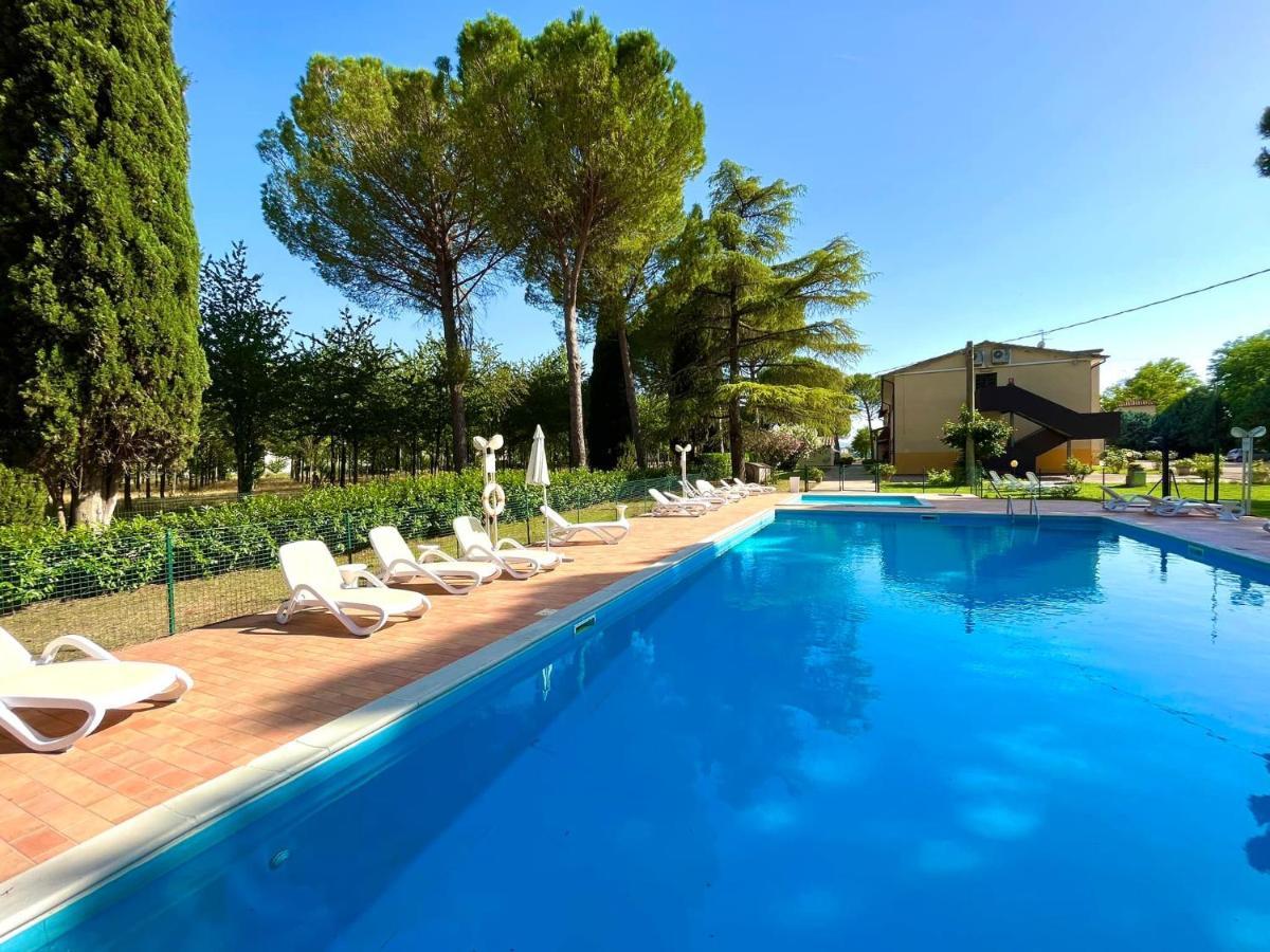 אסיסי Hotel La Torretta מראה חיצוני תמונה