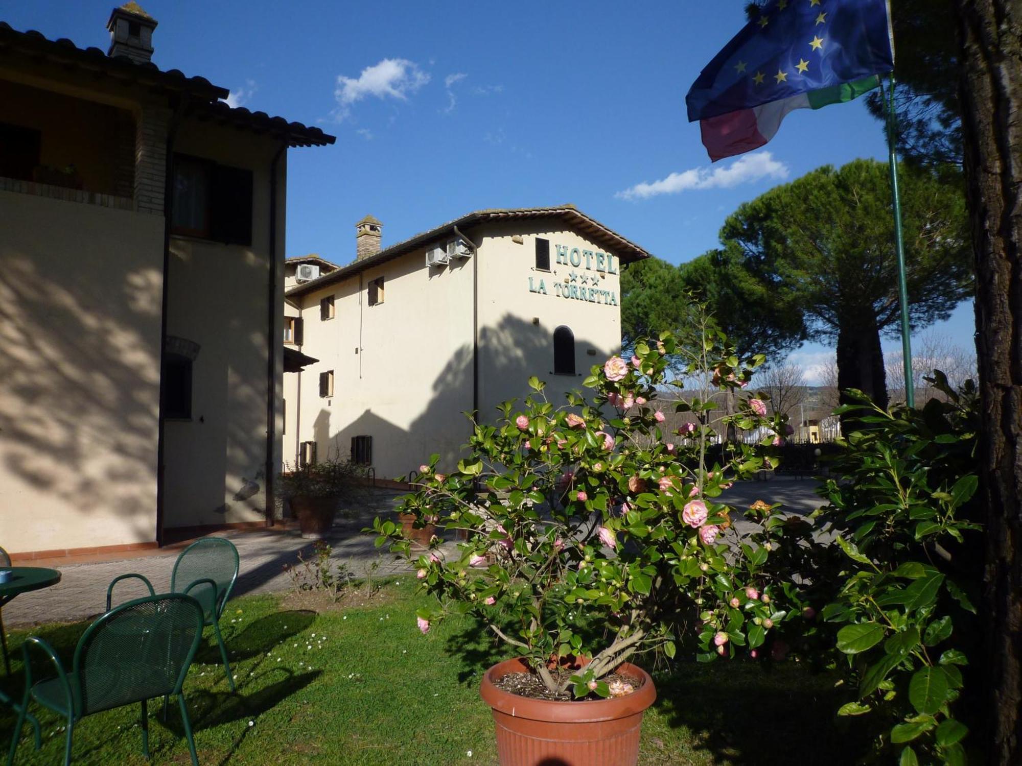 אסיסי Hotel La Torretta מראה חיצוני תמונה
