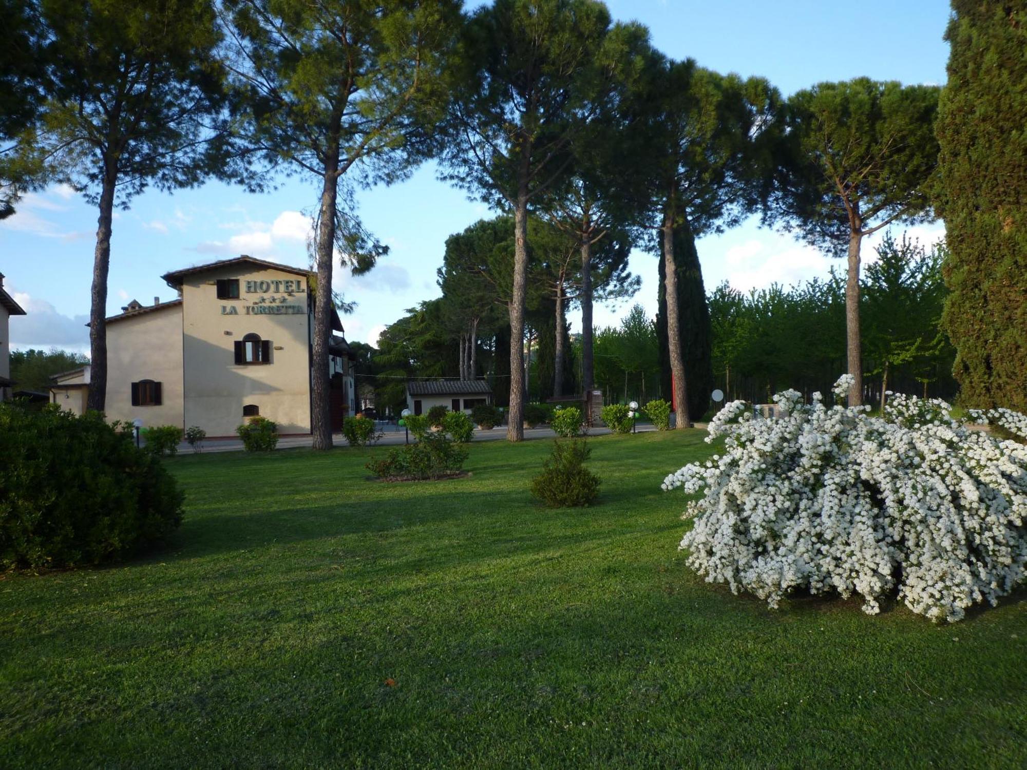 אסיסי Hotel La Torretta מראה חיצוני תמונה